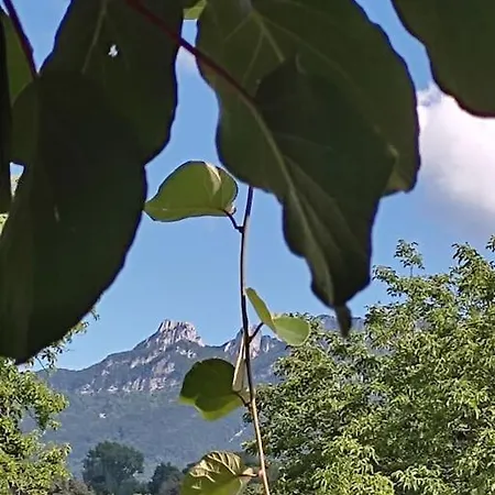 Prázdninový dům Maison Chaleureuse Au Pied De La Dent Du Chat *